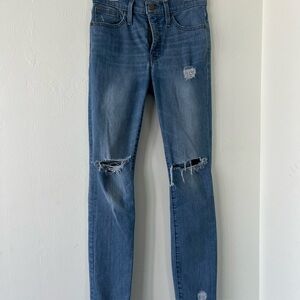Distressed 9’’ High Rise Skinny Jean